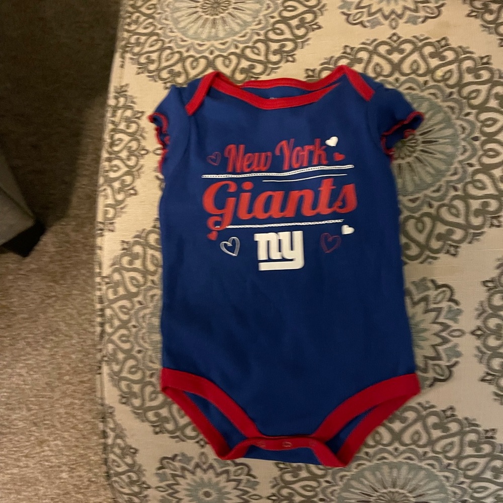 NWOT NFL ONESIE SIZE 3to 6 months